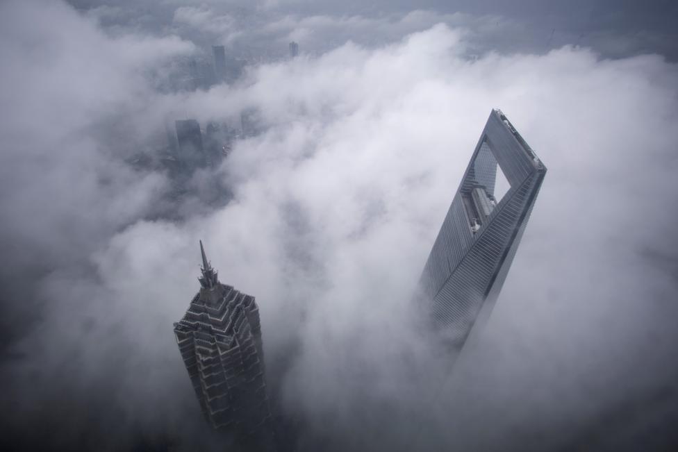 Skyscrapers Shanghai World Financial Center (R) and Jin Mao Tower are seen during heavy rain at the financial district of Pudong in Shanghai May 15, 2015. REUTERS/Aly Song